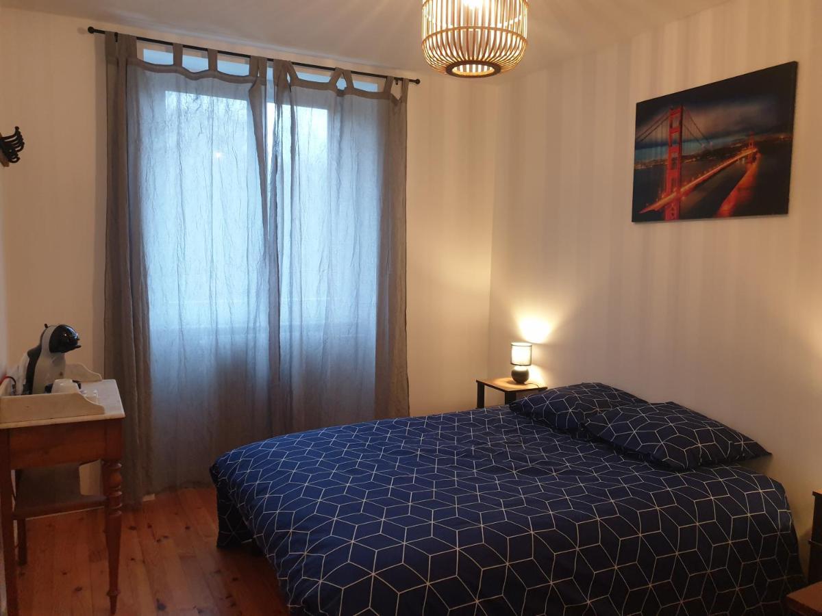 Bed and Breakfast Sas Road Runner Cafe Egliseneuve-d'Entraigues Екстер'єр фото