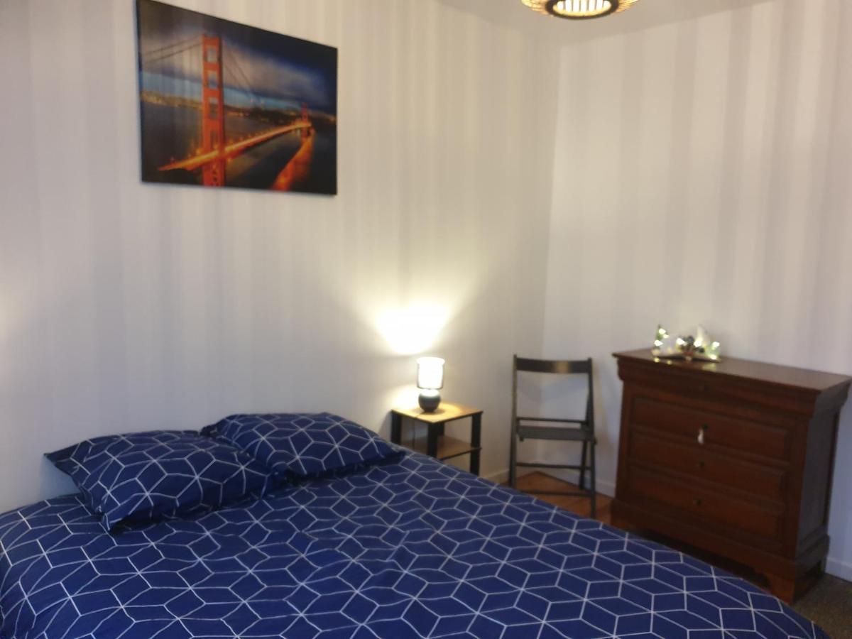 Bed and Breakfast Sas Road Runner Cafe Egliseneuve-d'Entraigues Екстер'єр фото