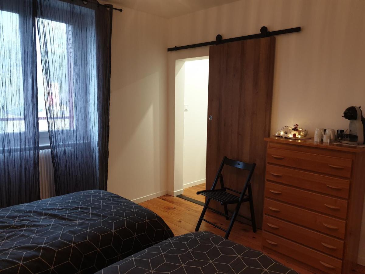 Bed and Breakfast Sas Road Runner Cafe Egliseneuve-d'Entraigues Екстер'єр фото