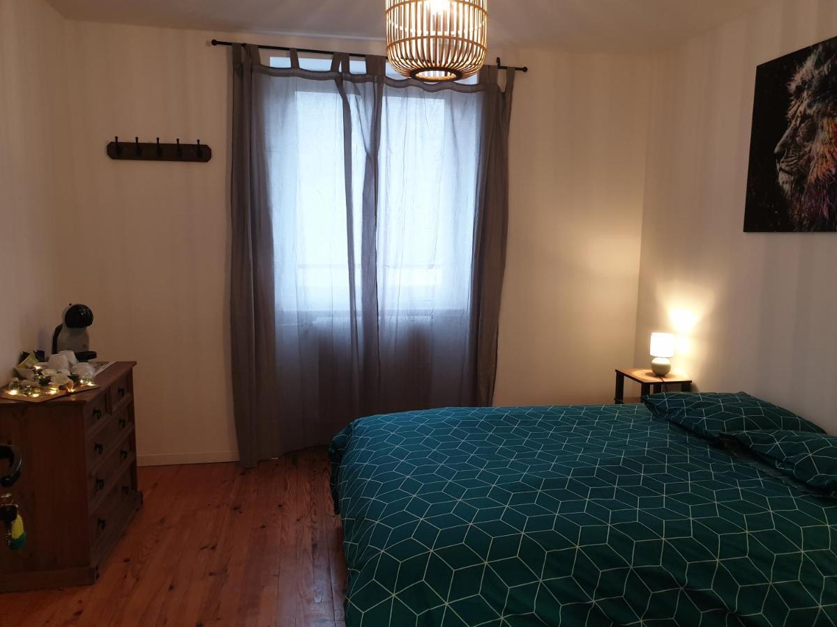 Bed and Breakfast Sas Road Runner Cafe Egliseneuve-d'Entraigues Екстер'єр фото